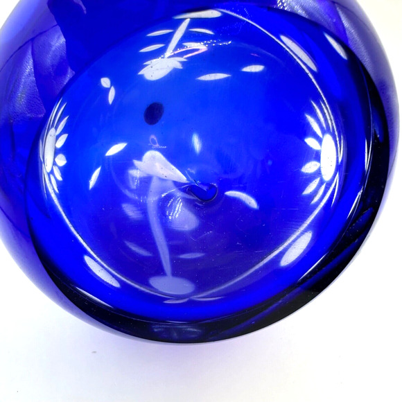 Vintage Cobalt Blue Etched Floral Art Glass Round Paper Weight Made in Romania - Picture 3 of 9